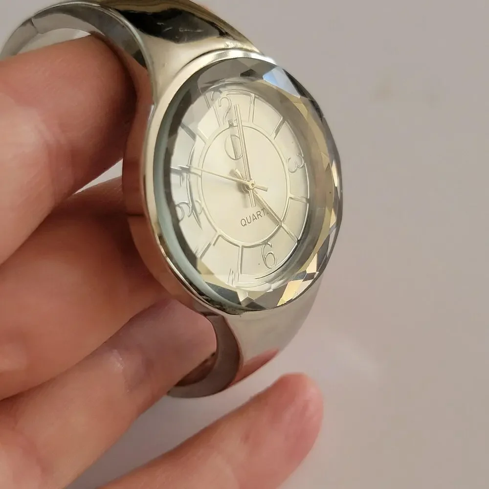 Womens Watch White Dial 35mm Silver Case Stainless Steel Bangle Quartz